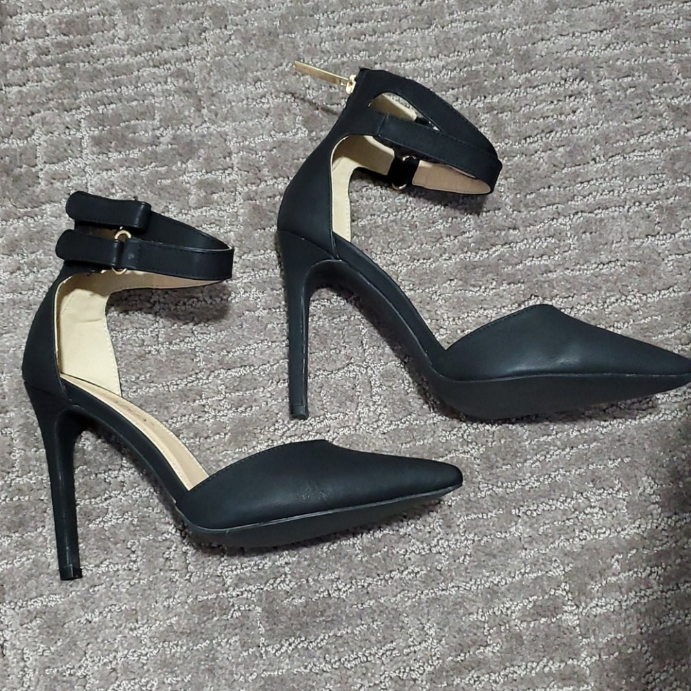 NWT Liliana Heels